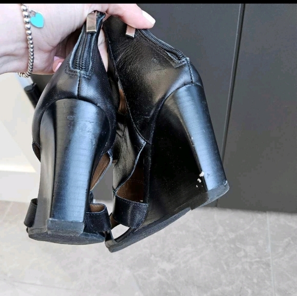 Size 7.5 Aldo Wedge Black Heels - Picture 3 of 4